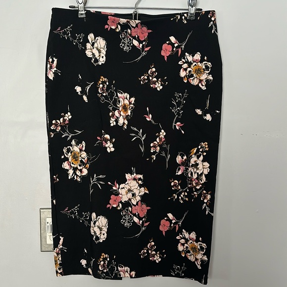 Jules & Leopold Dresses & Skirts - Gorgeous floral pencil skirt with tons of comfortable stretch easily fits M-L